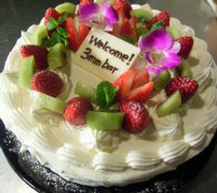 ３MM BAR 日～木価格5480円（税込6028→6020）３ｈ合コンコース　 ホールケーキ付お料理8品＋３H飲放題＆シャンパンタワー付き