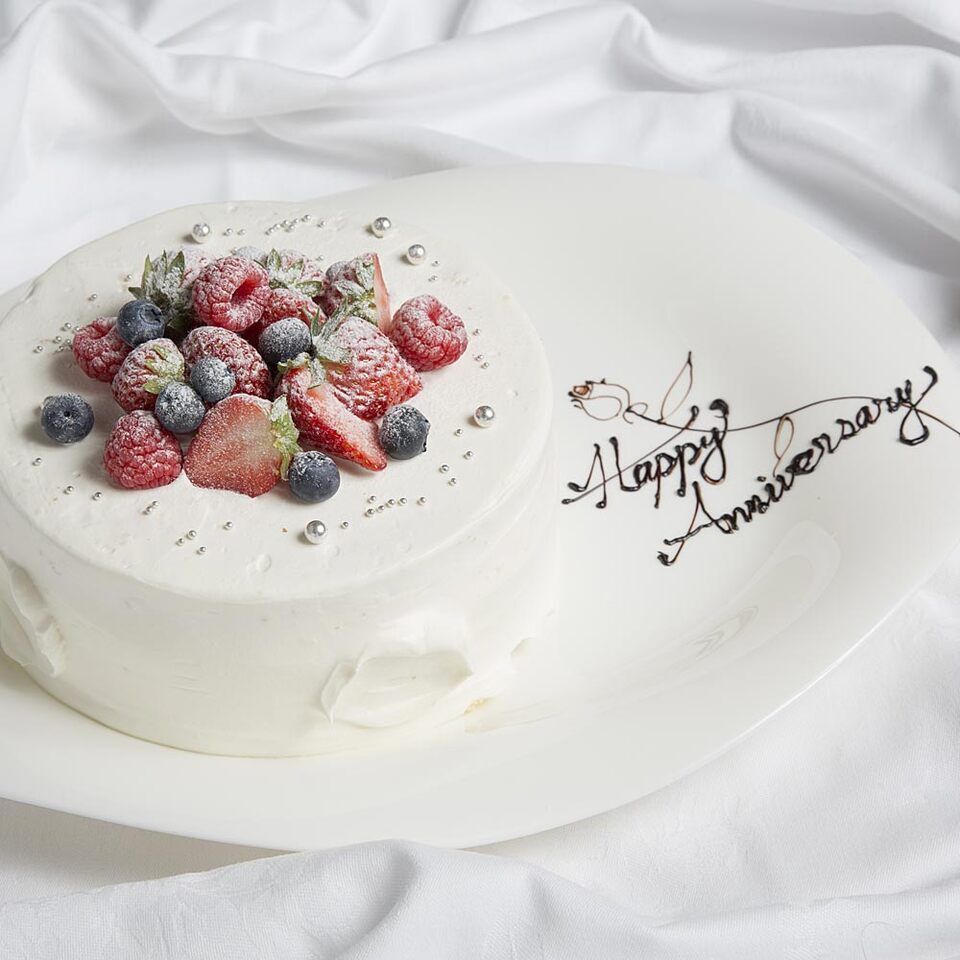 Strawberry decorated cake size 5