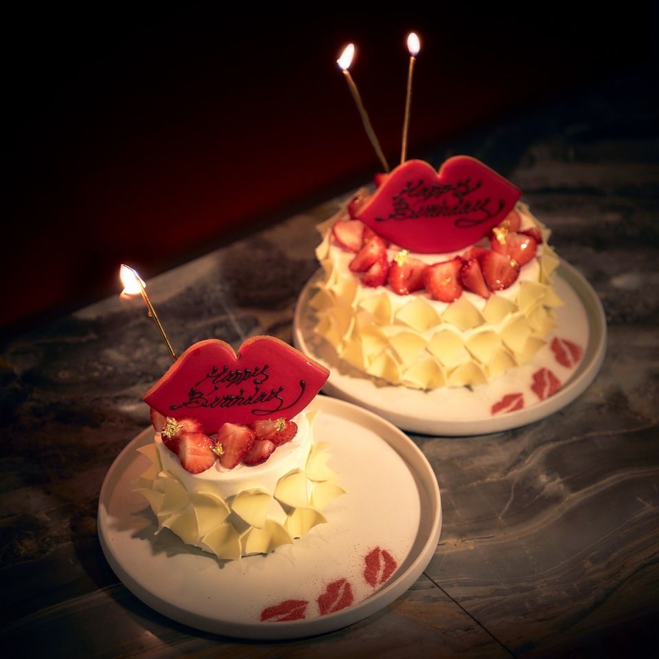 【Anniversary plan】リッププレートとホワイトフレアショートケーキ×スパークリングワイン×Share plan