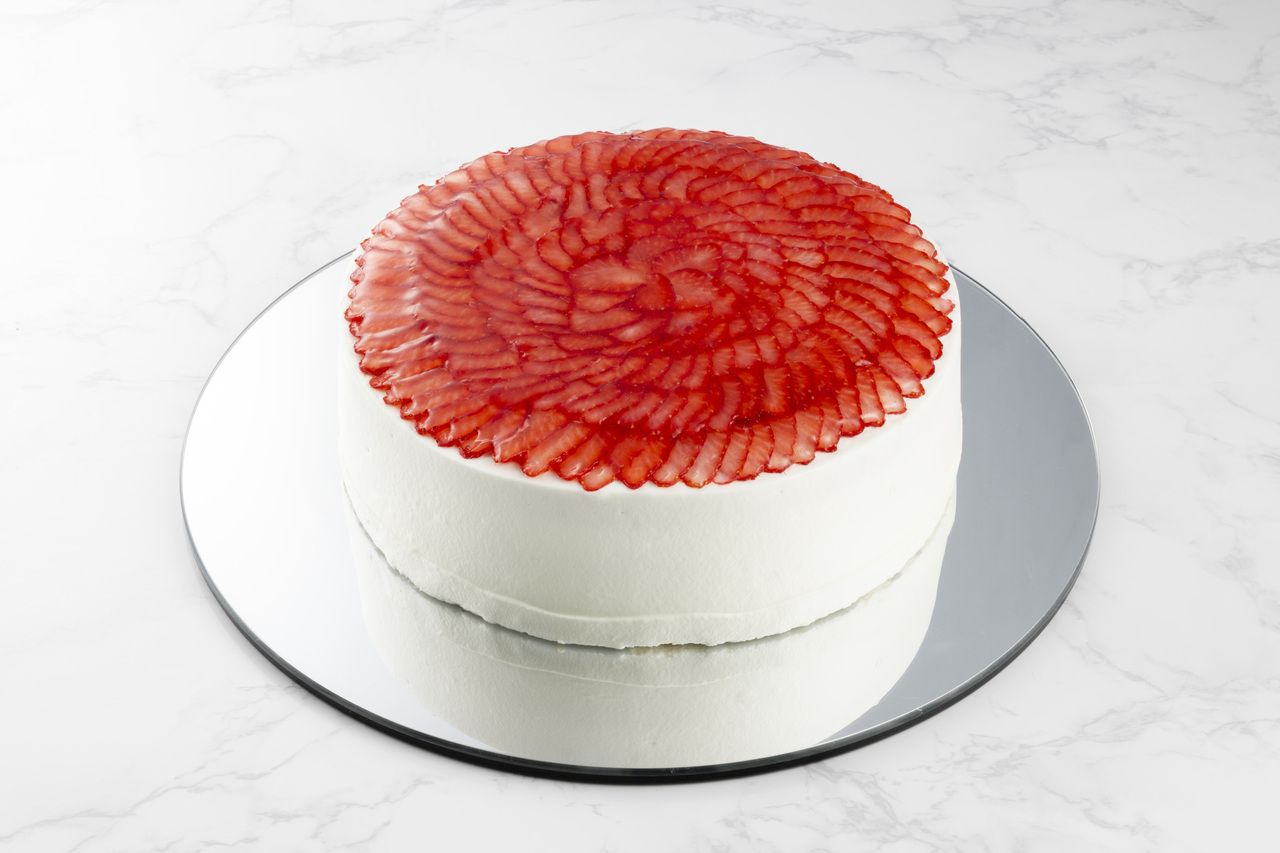 7 inch round cake (strawberry premium shortcake)