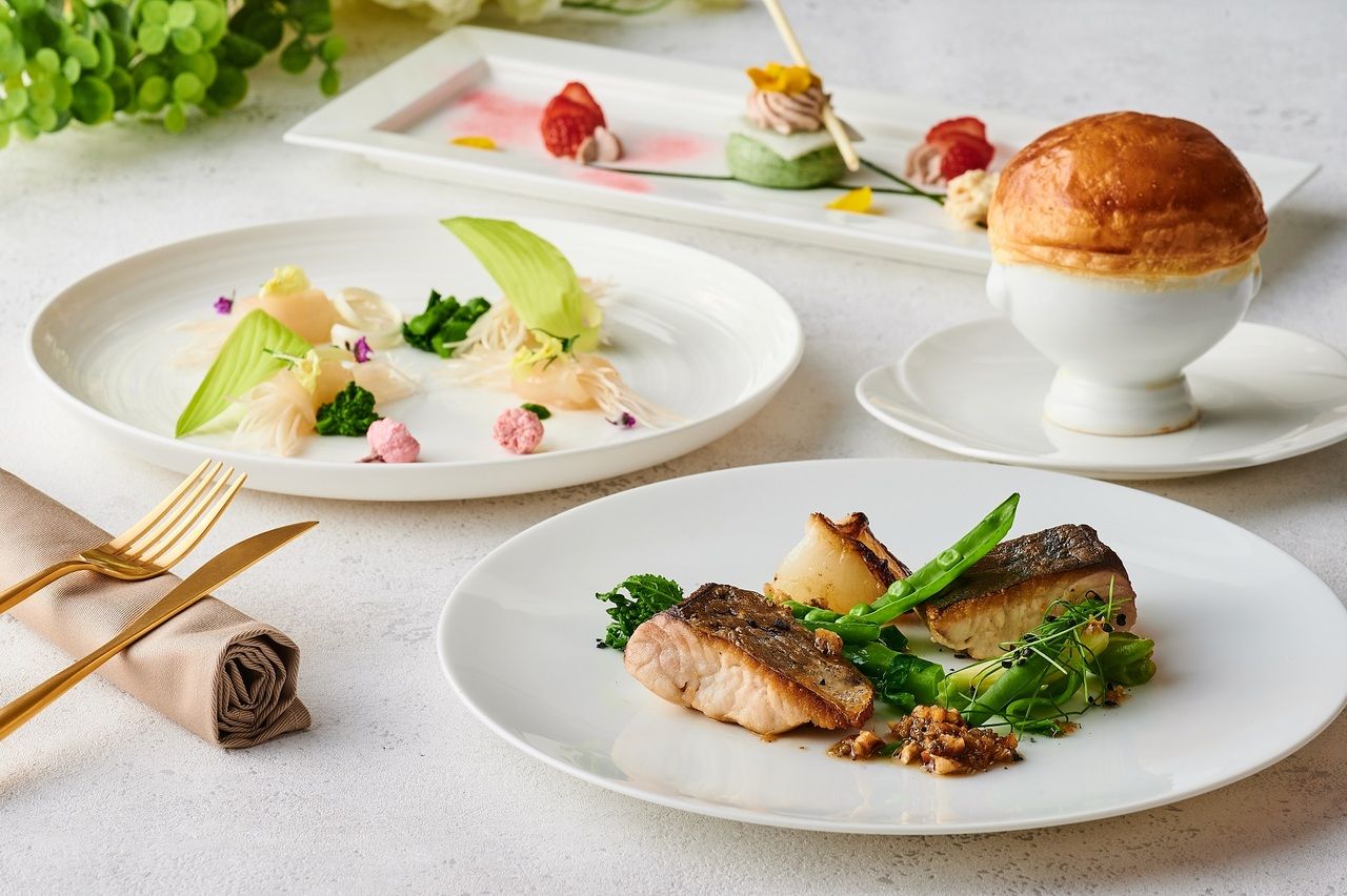 【個室確約】洋会席全５品-SHIKITEI-　深谷ネギのパイ包みスープやサーモンポワレ、メインに国産牛ロース肉のロティを味わうコース