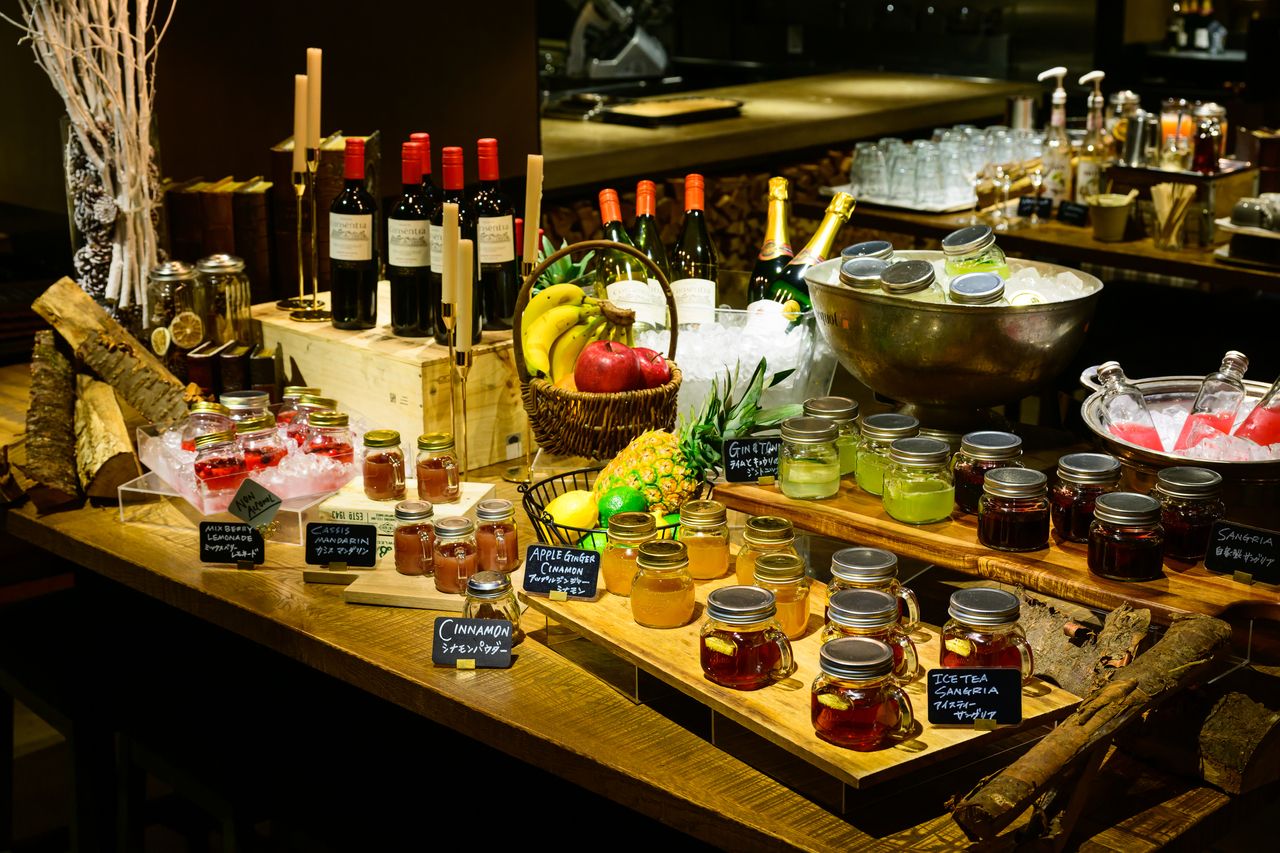 テーブル席確約【アルコール&カフェのフリーフロー90分付】★平日ランチコース★