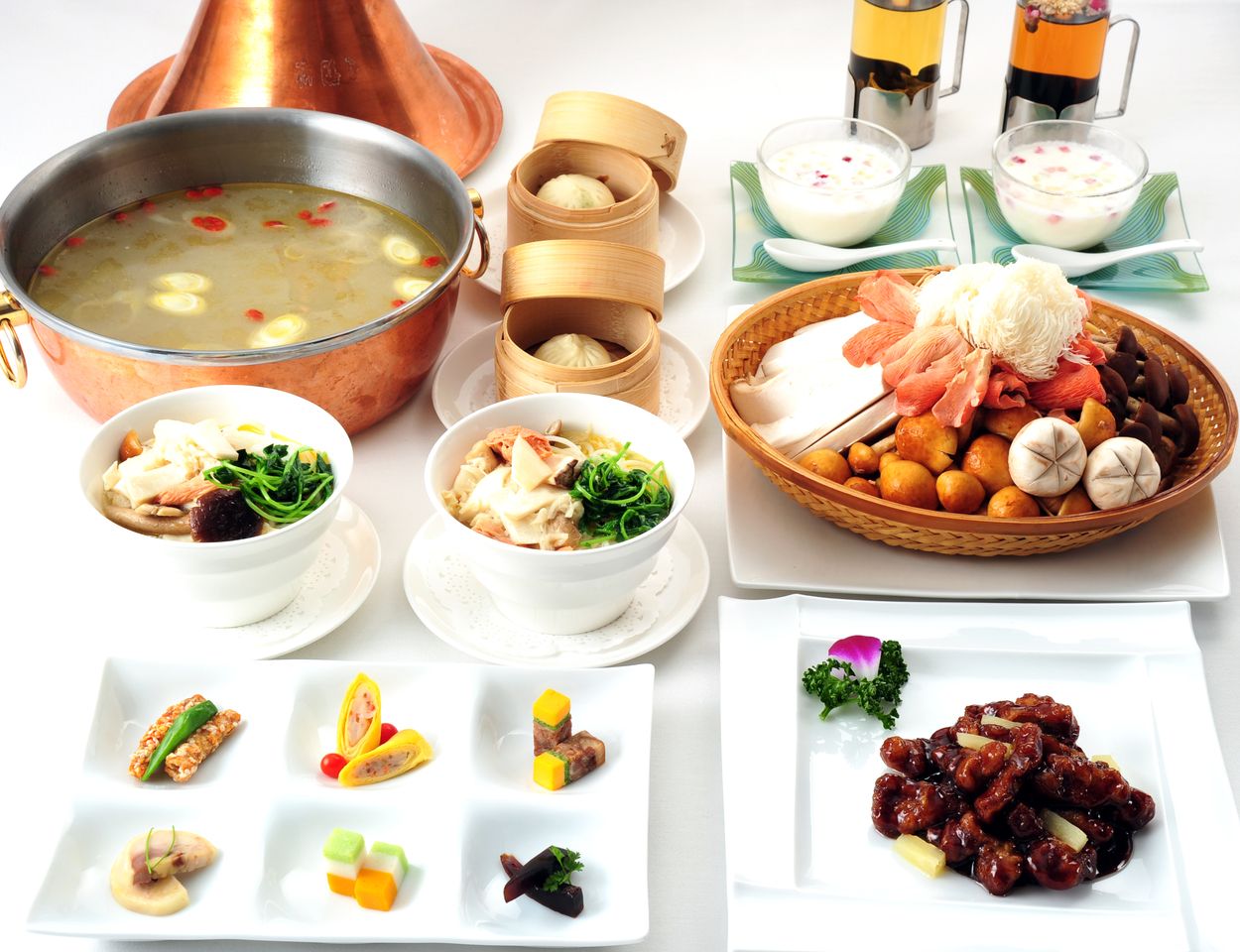 【選べる乾杯ドリンク付】薬膳火鍋ランチコース