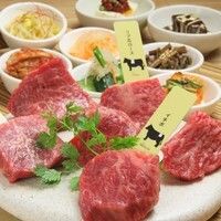 Lunch Bliss Course — Choose from 15 types of meat, including aged Kuroge Wagyu, plus a choice of 5 meal options.