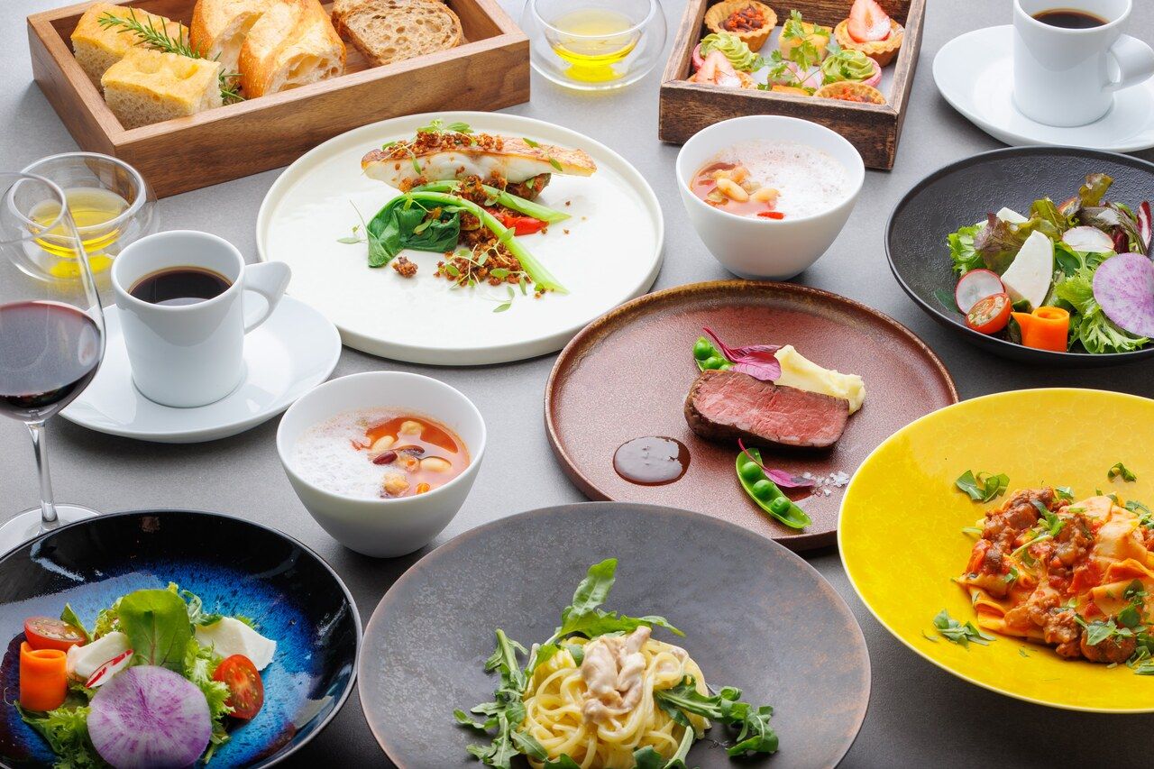 おまかせパスタと選べるメイン　サラダ・スープ・デザート付き メインを選べるディナーコース