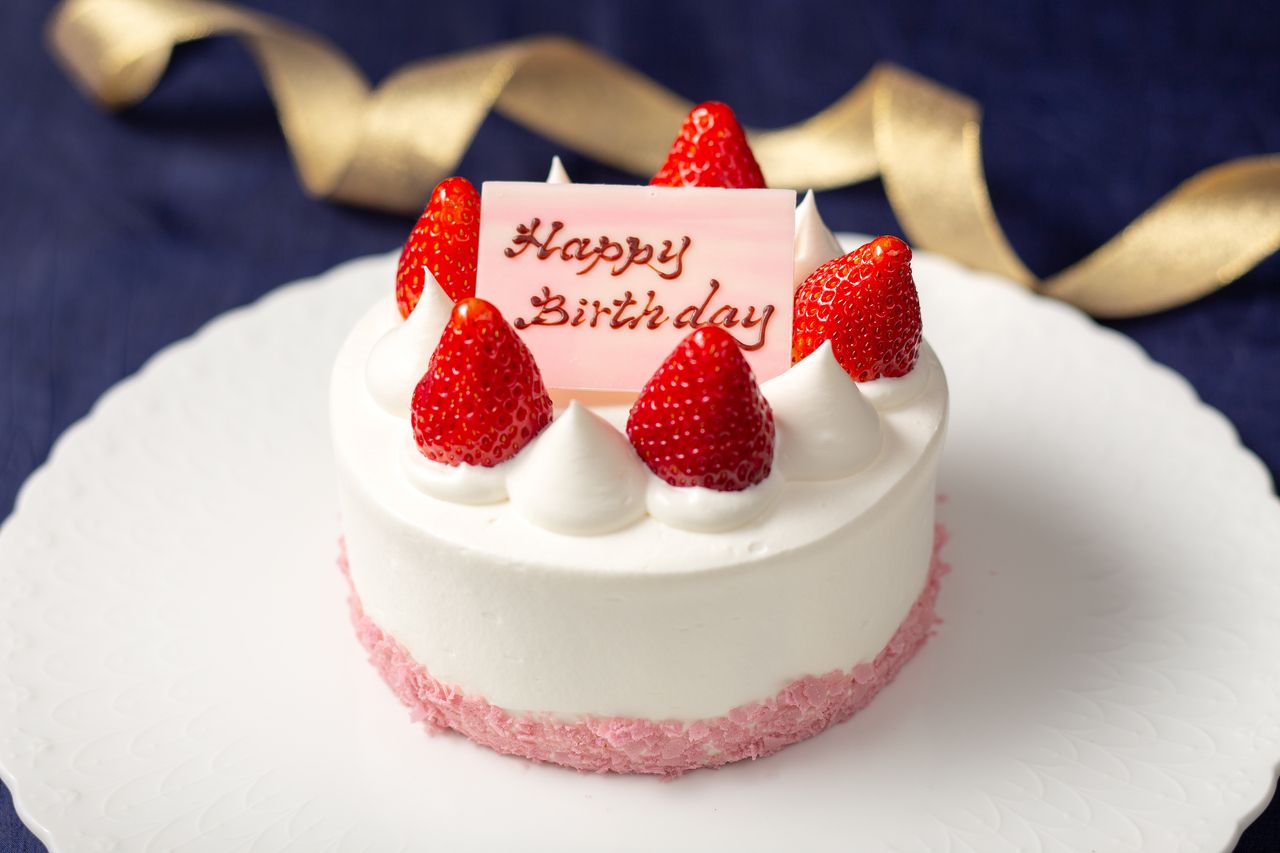 ホテルメイドのいちごショート4号(直径約12cm/目安:2～4名)