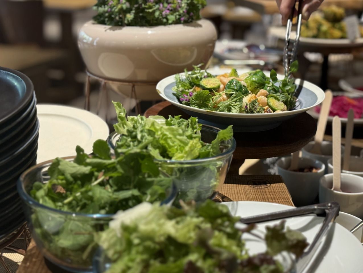 Brunch buffet and free flow and dessert