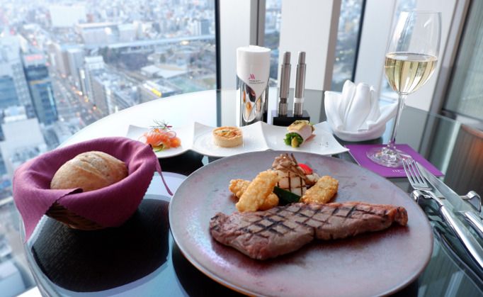 [Weekdays] Grilled beef sirloin set + cake & one drink of your choice from 70 types included