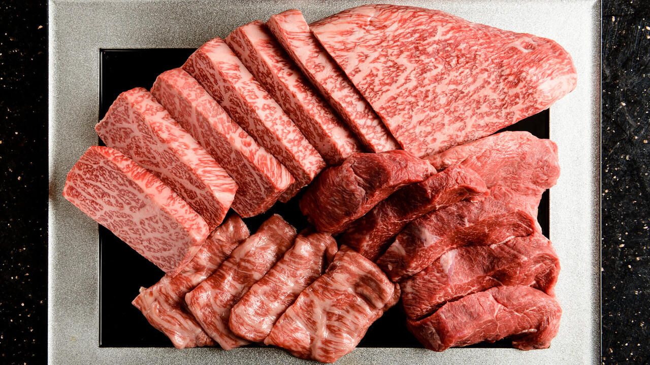 [Lunch only] A5 WAGYU SHIMOHURI(Marbled meat) AND AKAMI(Lean meat) LUNCH STEAK COURSE *Seating is limited to 90 minutes