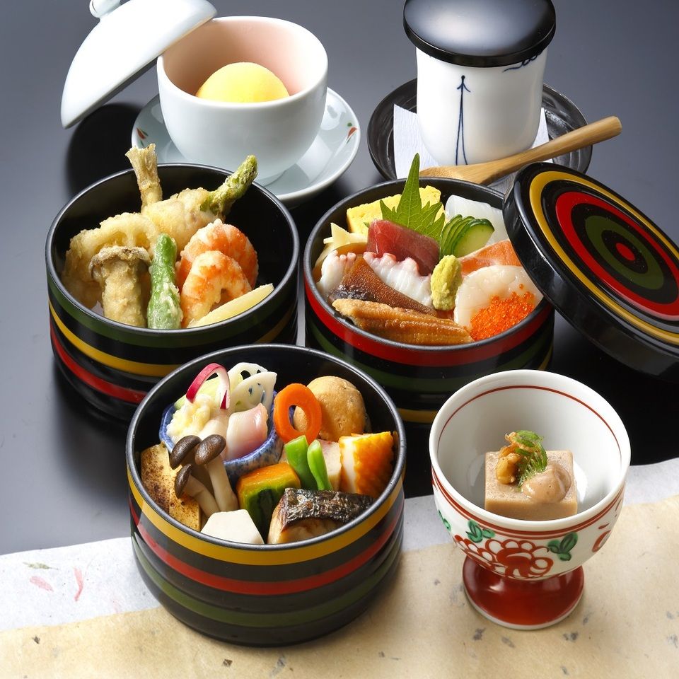 [Kaga Komachi x Toast Sparkling] Lunch only! Enjoy colorful side dishes such as chirashi sushi, tempura, and ware