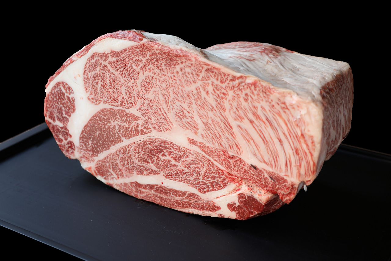 מנת בקר וואגיו A5 (בקר סאגה או בקר מיאזאקי מוגש מדי יום)