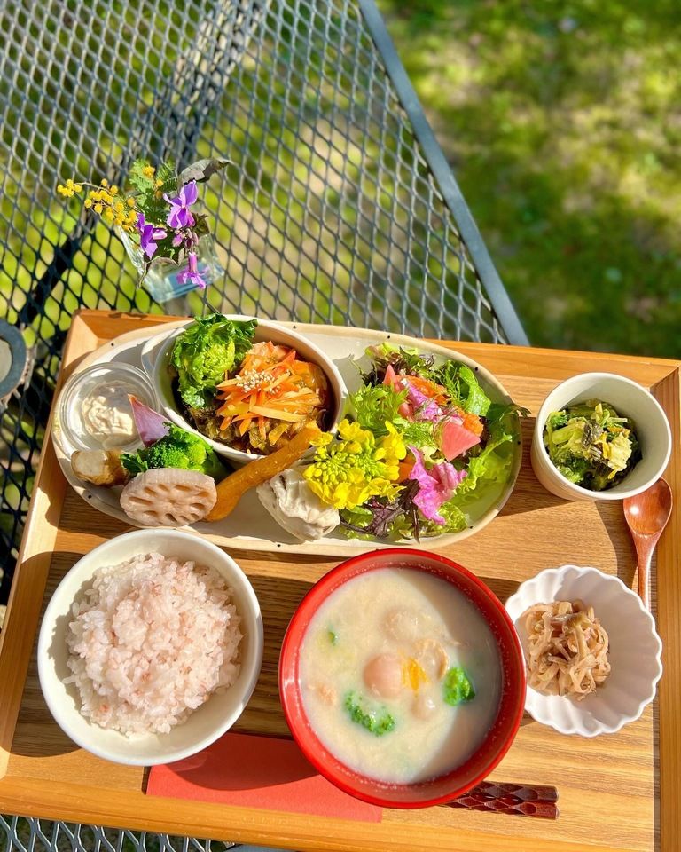 Lunch with plenty of seasonal vegetables