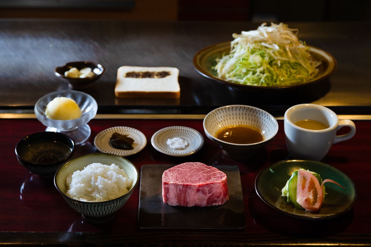 [Fillet steak dinner course]