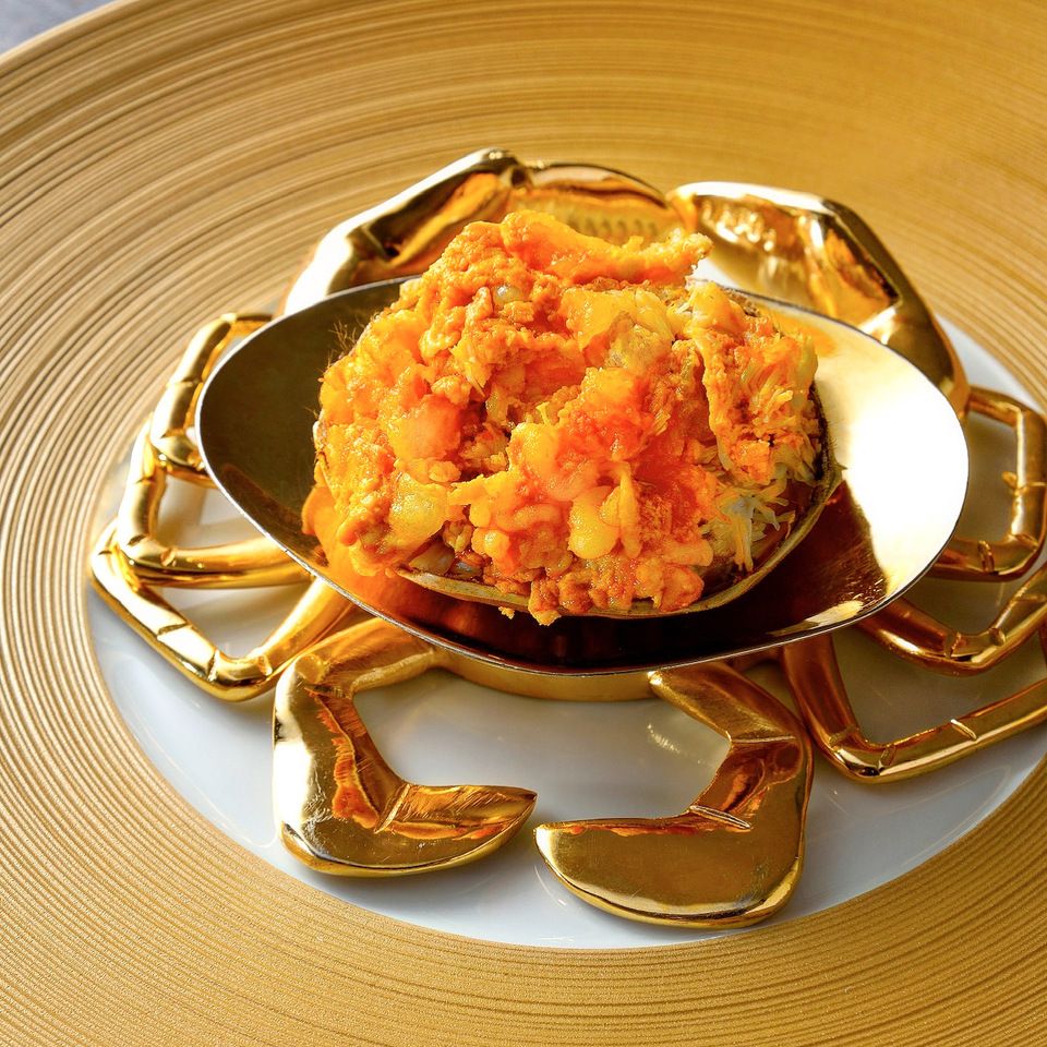 (Lunch & Dinner) [Shanghai Crab Course (male crab)] Plenty of milt and crab meat! The male crab’s creamy, rich milt is deeply savory…