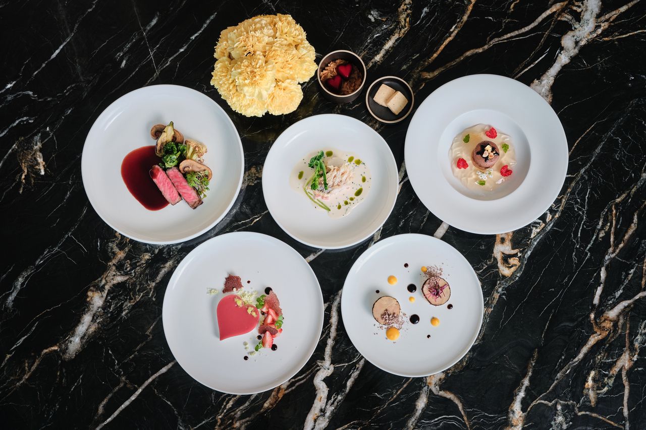 【Online only February 13th, 14th,  15th】 Valentine's Day 5-course dinner with a glass of champagne