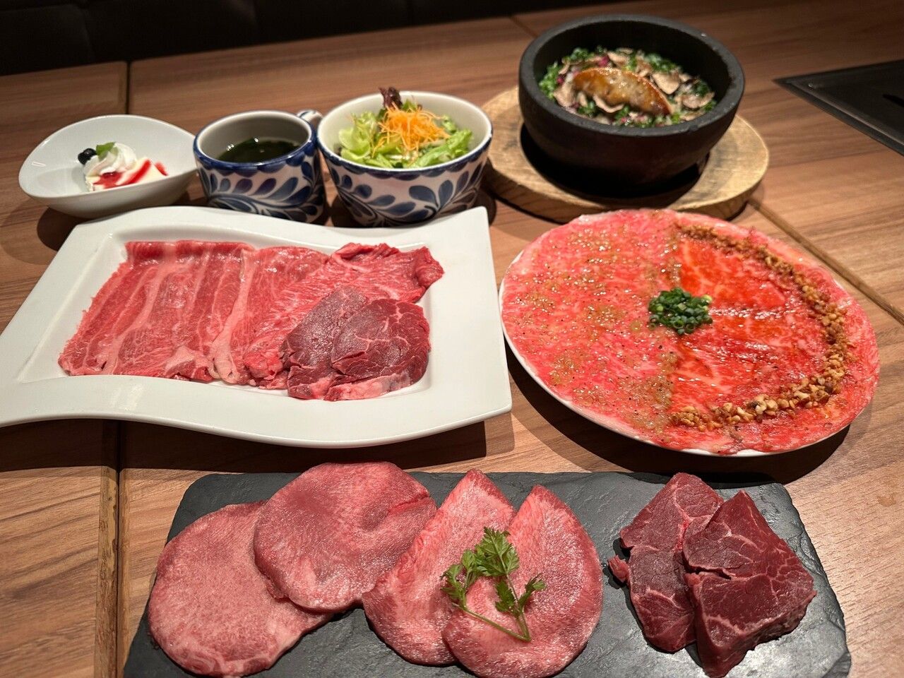 [Sirloin Yukhoe H&H + Stone-grilled Bibimbap with Foie Gras and Truffles] Platinum Set