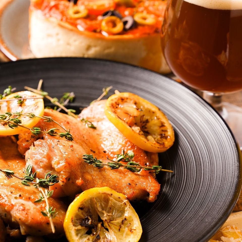 ★月～木限定★【2025忘年会】【2H飲み放題】(クラフトビール2種含ビール3種・スパークリングも) 旬野菜のサラダからシカゴピザまで！ブッチャーズコース...5,380yen 2名様~