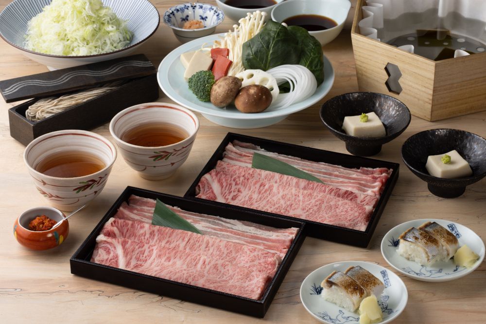 [Lunch: Hiyama special pork and Wagyu beef sirloin] Dashi shabu kaiseki course "Akari"
