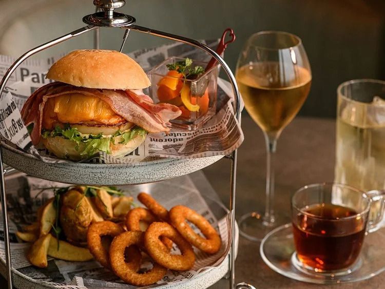 Magic Hour Fifty-Five ～バーガーとドリンクで薄明のひとときを～