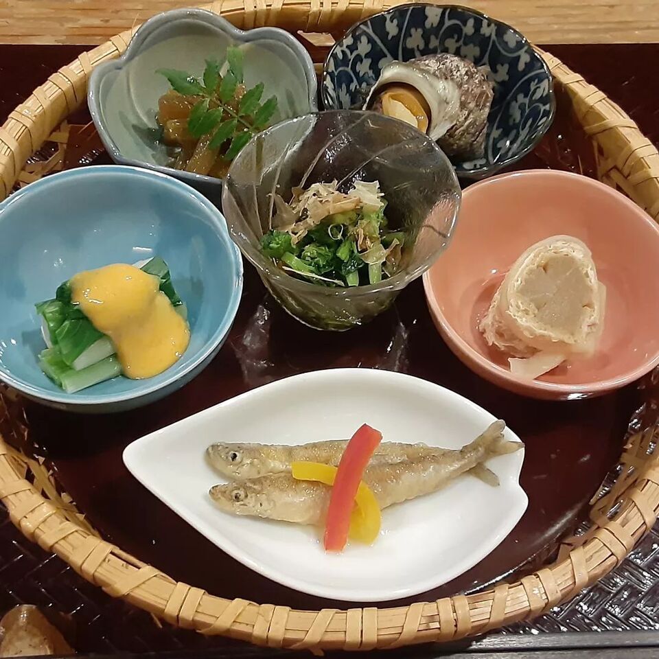 【四种时令蔬菜精选套餐】前菜、生鱼片、烧烤、炖菜等6～7道菜