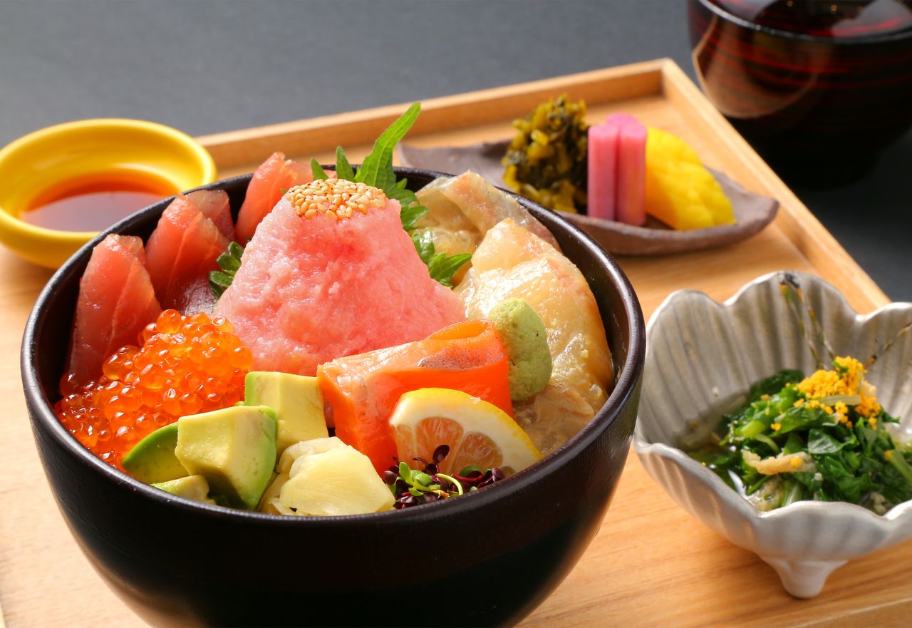 彩り海鮮丼
