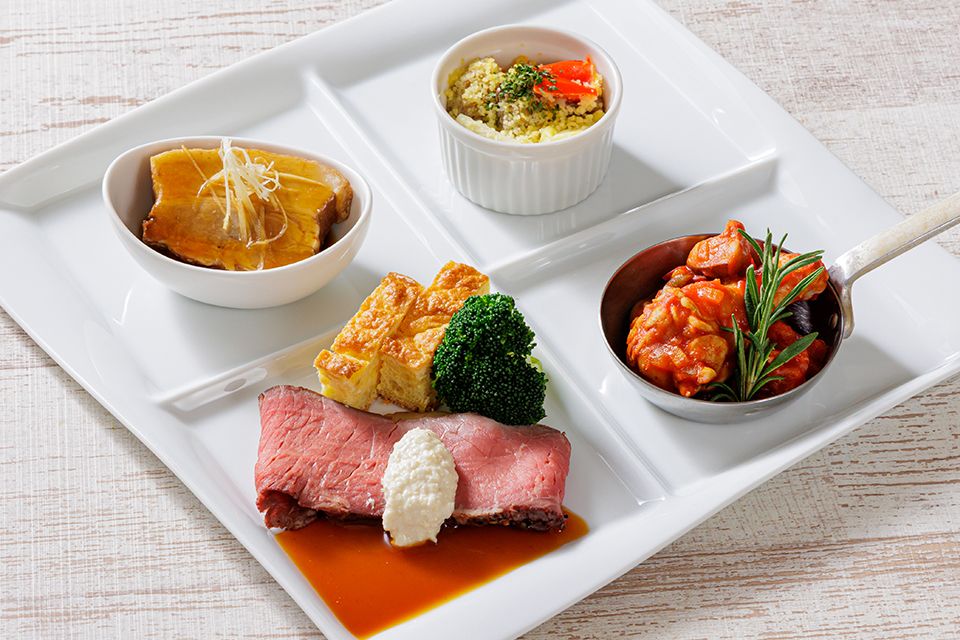 ハーフブッフェランチ 4種盛り合わせ TORIKOプレート 【WEB予約特典有】