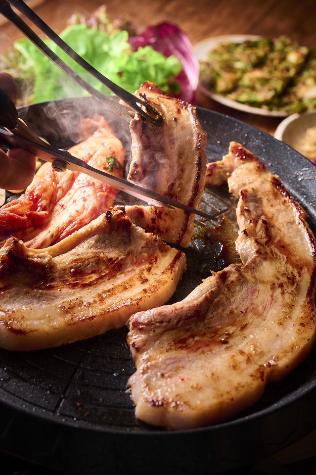 新年会に◎【サムギョプサルプラン】2時間飲み放題付き！マッコリとテンジャンに漬け込んだ熟成国産豚肉！143Seoulオリジナル”サムギョプサル”！！