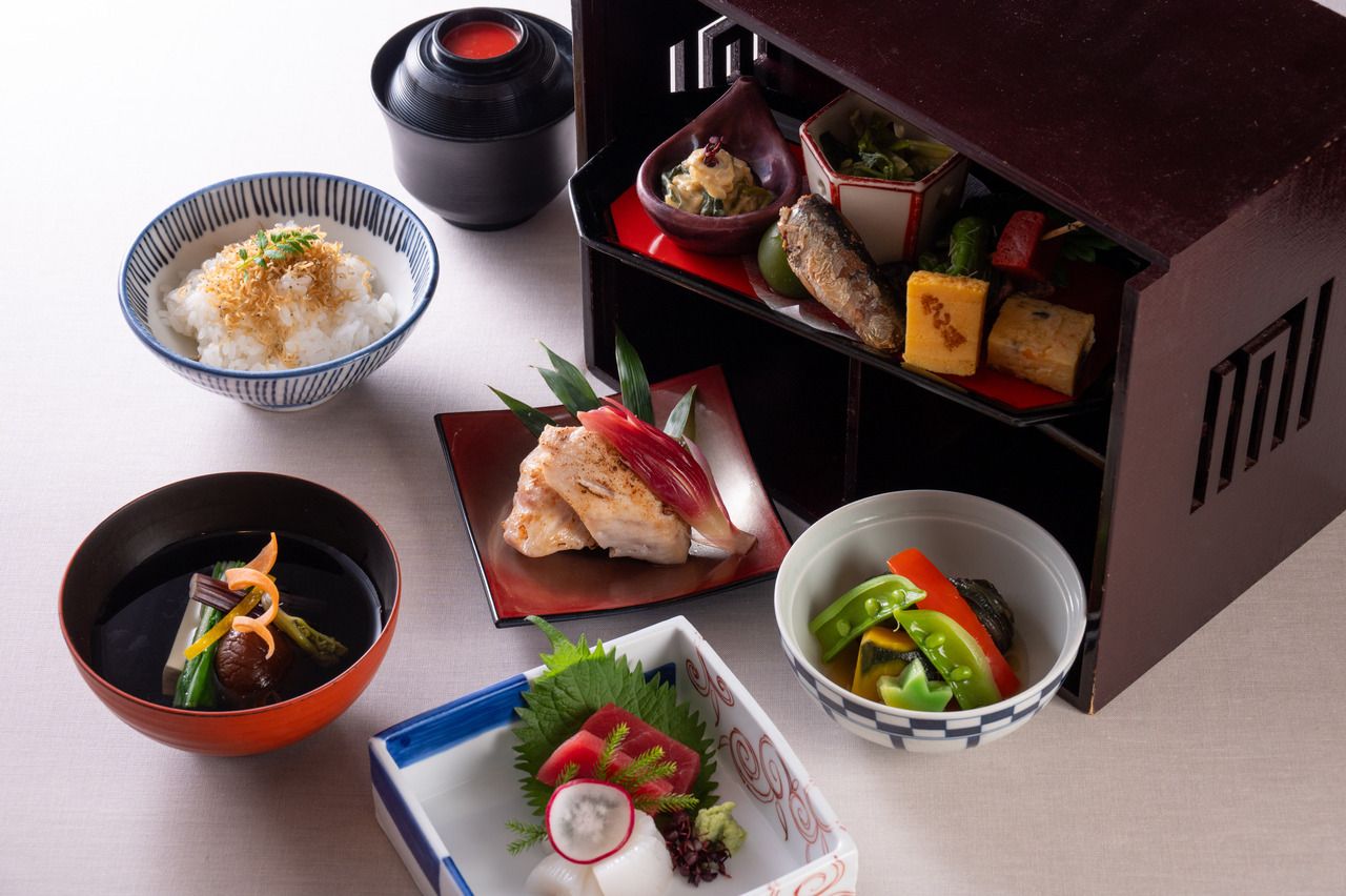 Four Seasons Outdoor Tea Ceremony Box with Tempura (Lunch)