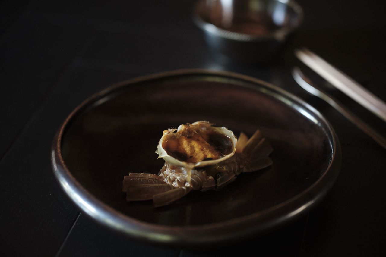 【晚餐】2025年10月～2026年1月：在时令现代中式套餐中享用用绍兴酒腌制的生上海蟹