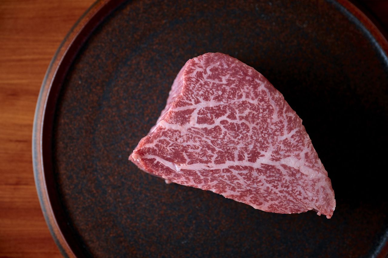 【世界一位のステーキ】　骨付きルビアガジェガステーキ特別に入荷が許可されました。