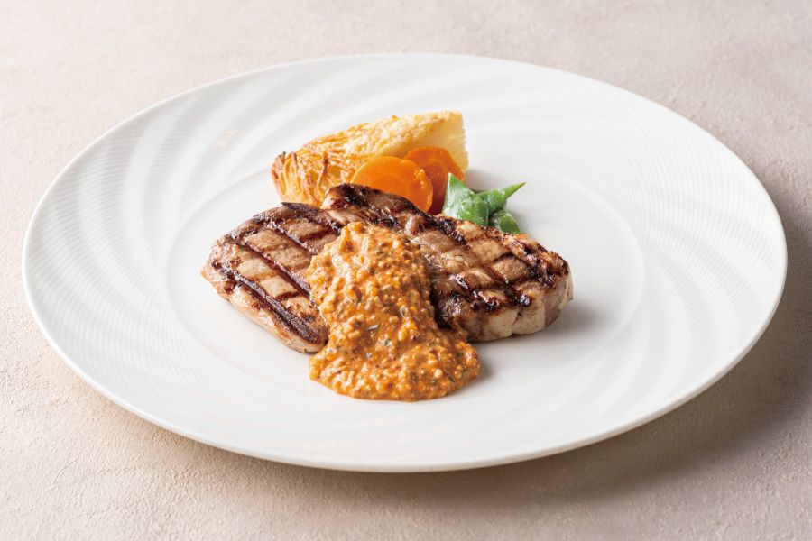 9月から【平日限定 サラダ・スープ付 ランチセット】国産豚ロースの厚切りポークグリル（180g） （パン または ライス付き）