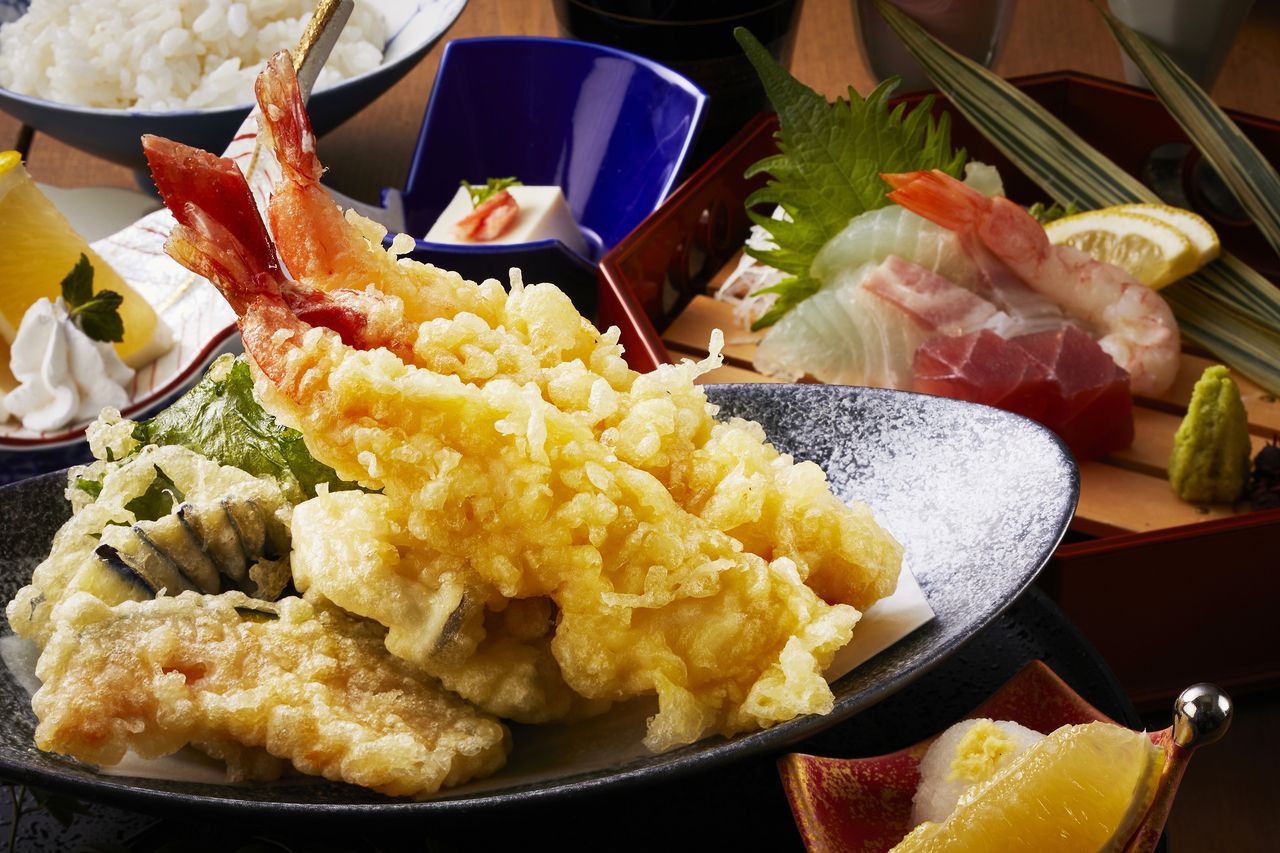 Nagomi meal: Crab and shrimp tempura and three kinds of sashimi