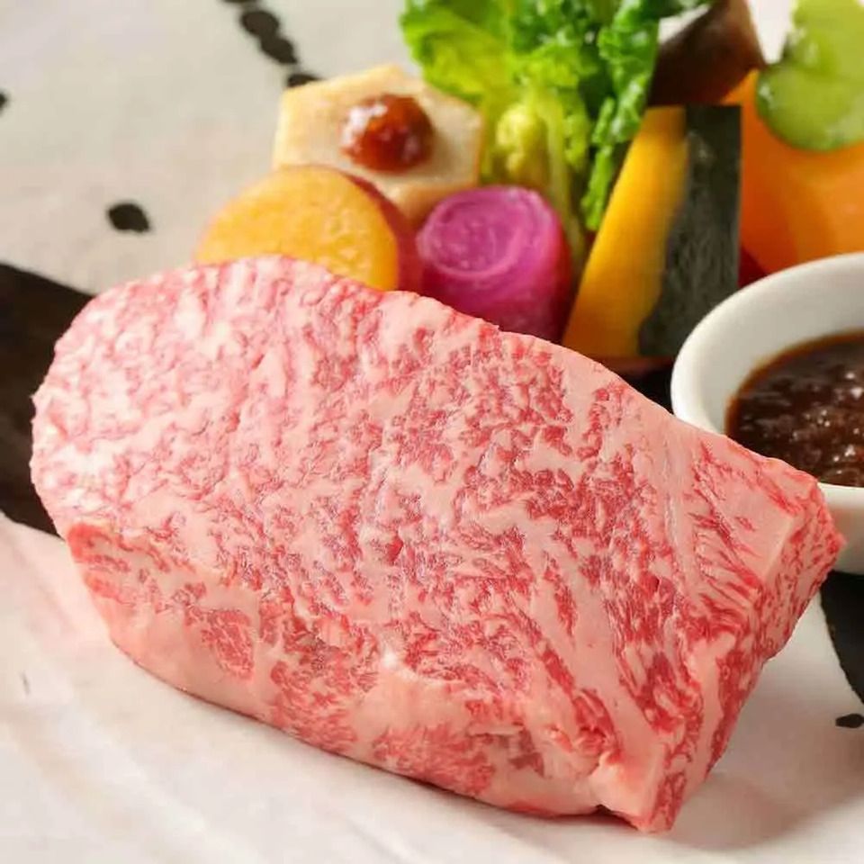 Let's enjoy 200 g of Kobe beef