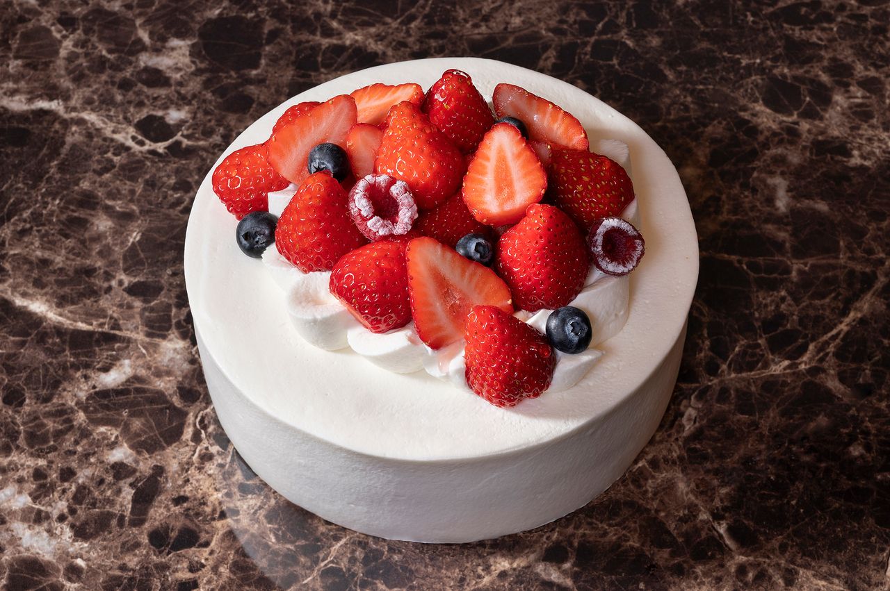 Whole cake with Fresh cream12cm