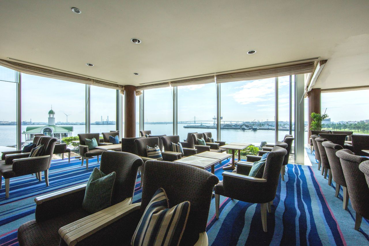 【Online only / Guaranteed window seat】Strawberry & Ruby Chocolate Afternoon Tea with 25 Complimentary Coffee Options | ¥7,500