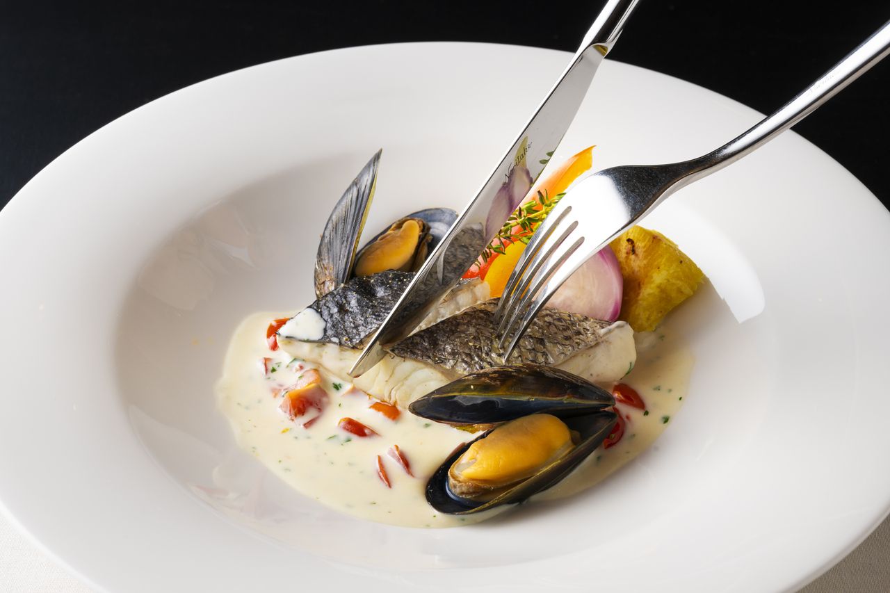 【午餐自助餐】选择主菜+半自助餐形式