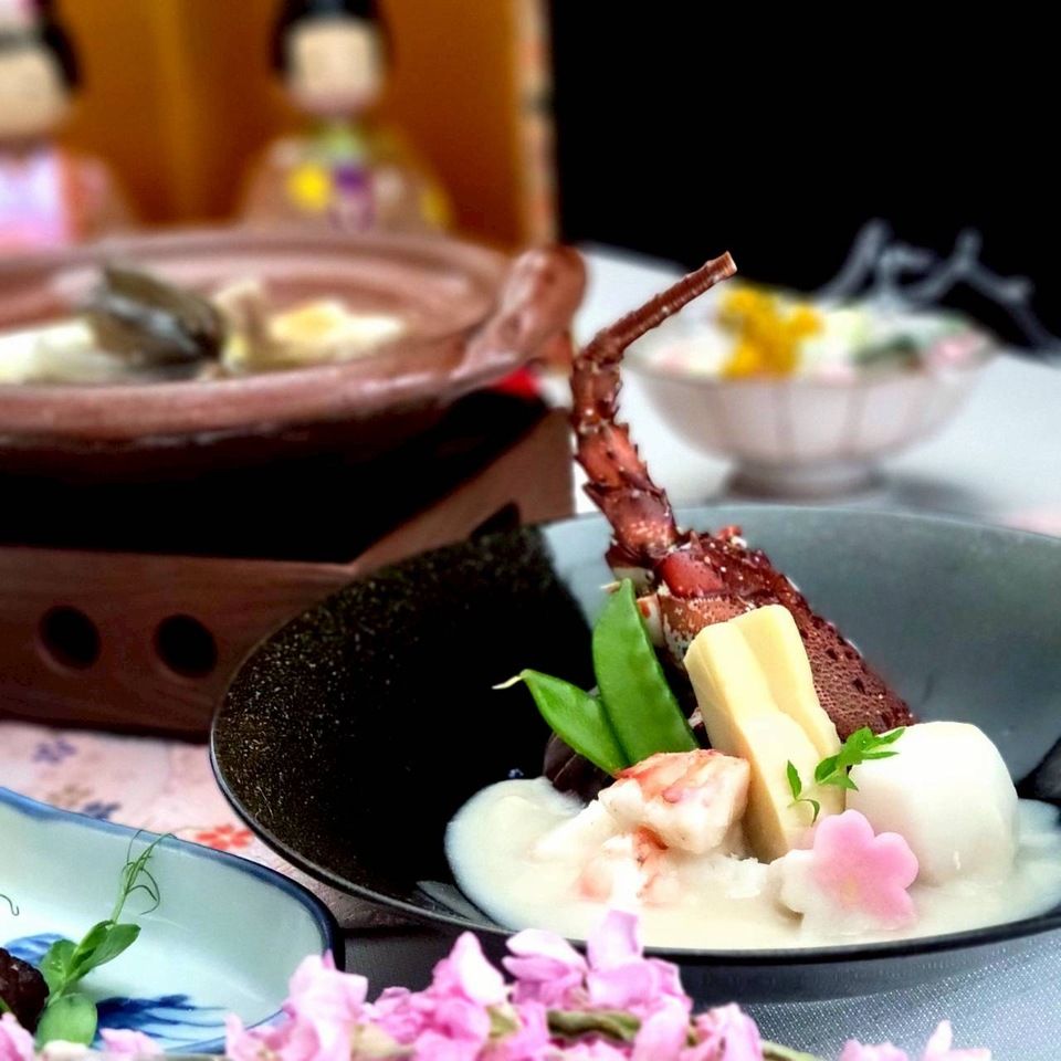 【夜景×名物のすっぽん鍋 　伊勢海老　仙台牛を織り込んだ贅沢会席】　都