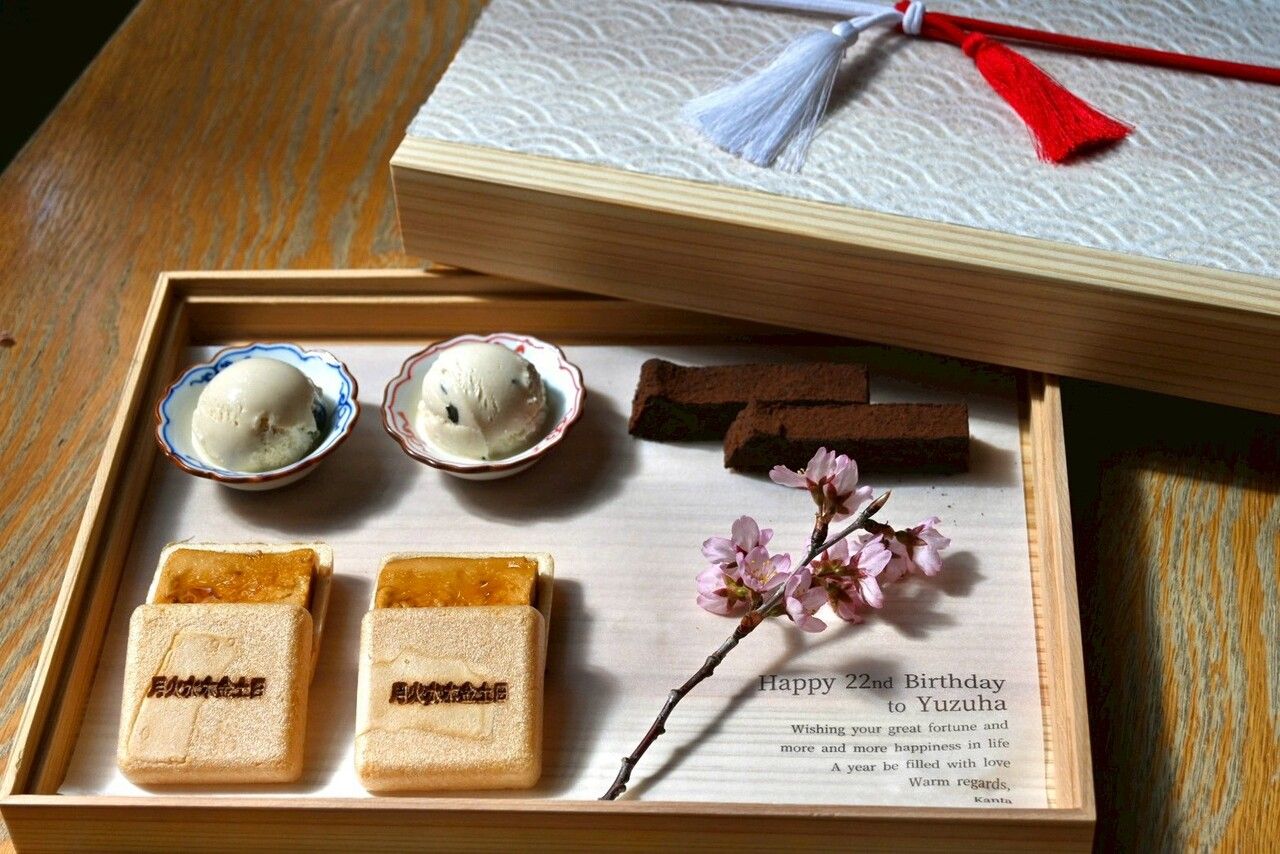 【主厨精选套餐】包含周年纪念甜点 *工作日包含香槟祝酒！