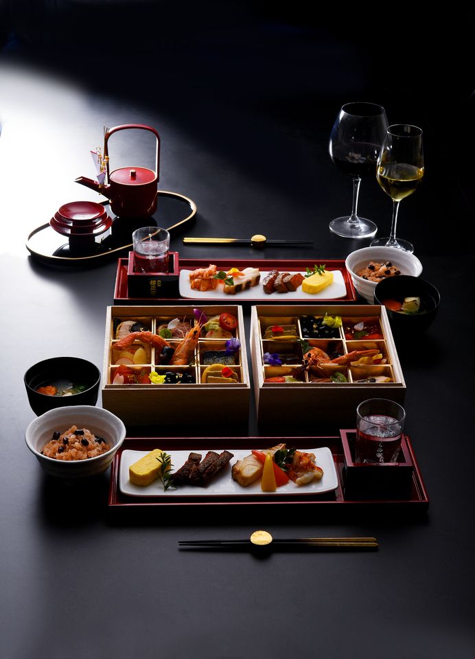 🎍2026年🎍1月1日・2日・3日・4日のランチタイム限定！【新春おせち御膳】　ホテル最上階の景色と共に愉しむ！