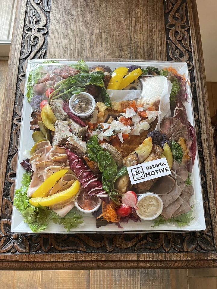 Hors-d'œuvre pour 4 personnes, 30 cm x 30 cm