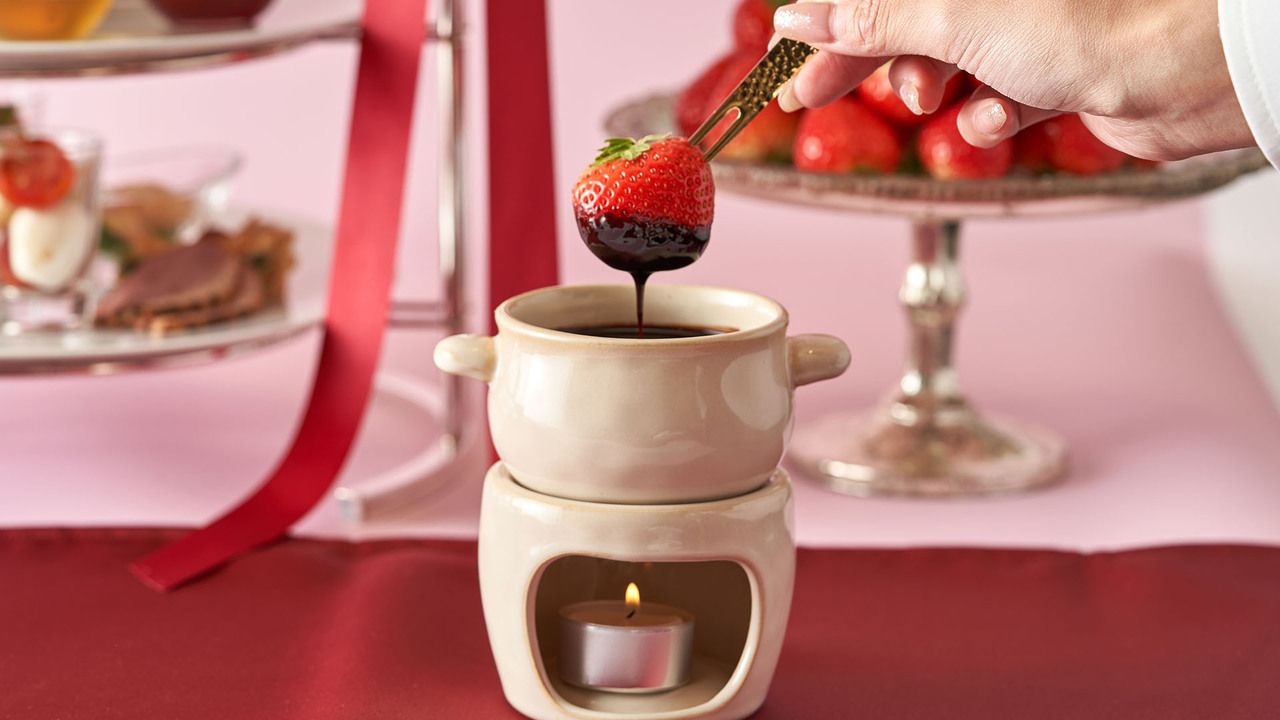 【Strawberry Afternoon Tea】カフェおかわり自由！グラスシャンパーニュ付き