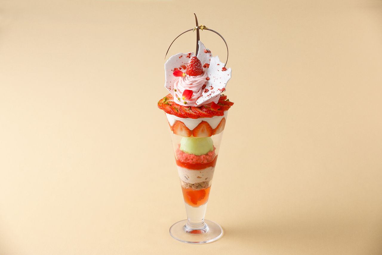 WEB予約限定【12・1月】グリンデルワルドパフェ～イチゴレトロ～（コーヒーまたは紅茶付き）