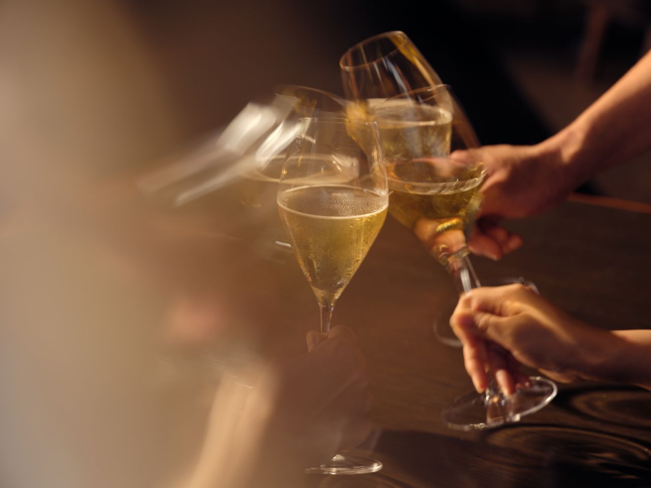 [Lunch] A la carte table seating with champagne free-flowing 