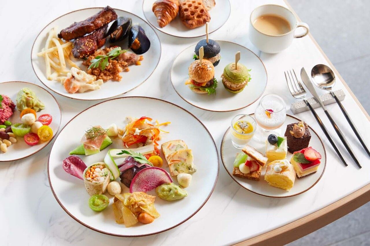 Winter Lunch Buffet (children 6–12 years) — available only for 1:30 PM reservations on Saturdays, Sundays, and public holidays