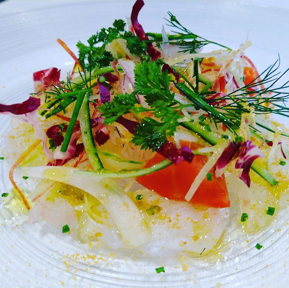 [Pranzo/scegli il piatto principale e il dessert] La specialità del KINOE, carpaccio di pesce fresco e l'antipasto di oggi sono inclusi in questo pasto di 4 portate (include pane e caffè dopo il pasto)
