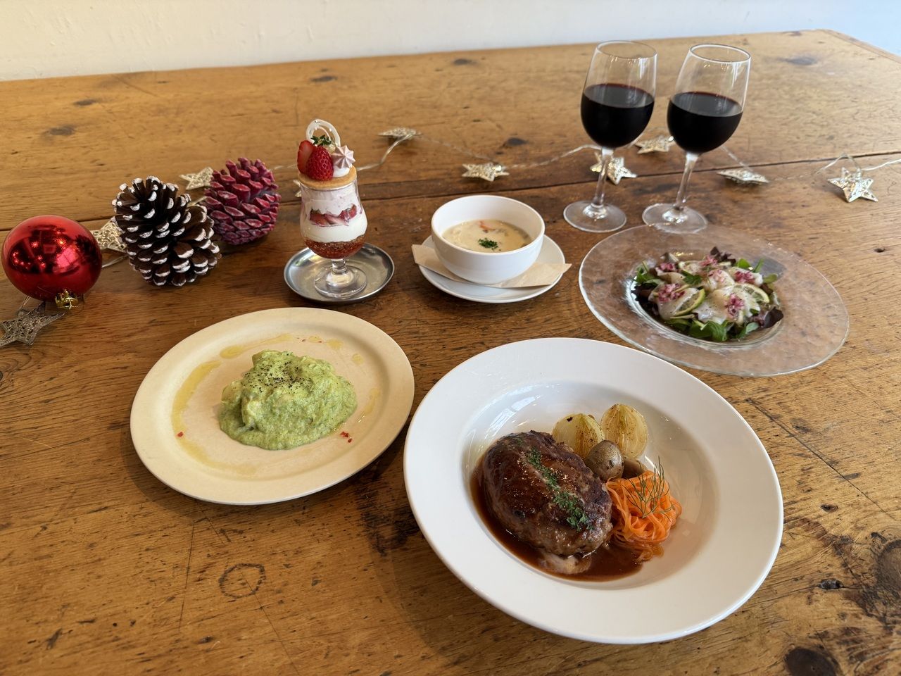 【🌟12/20-12/22の3日間限定🌟2025年クリスマスコース】コトカフェでしか食べられないこの日のためのスペシャルメニュー♪お好きなドリンクを1品お選びいただけます◎