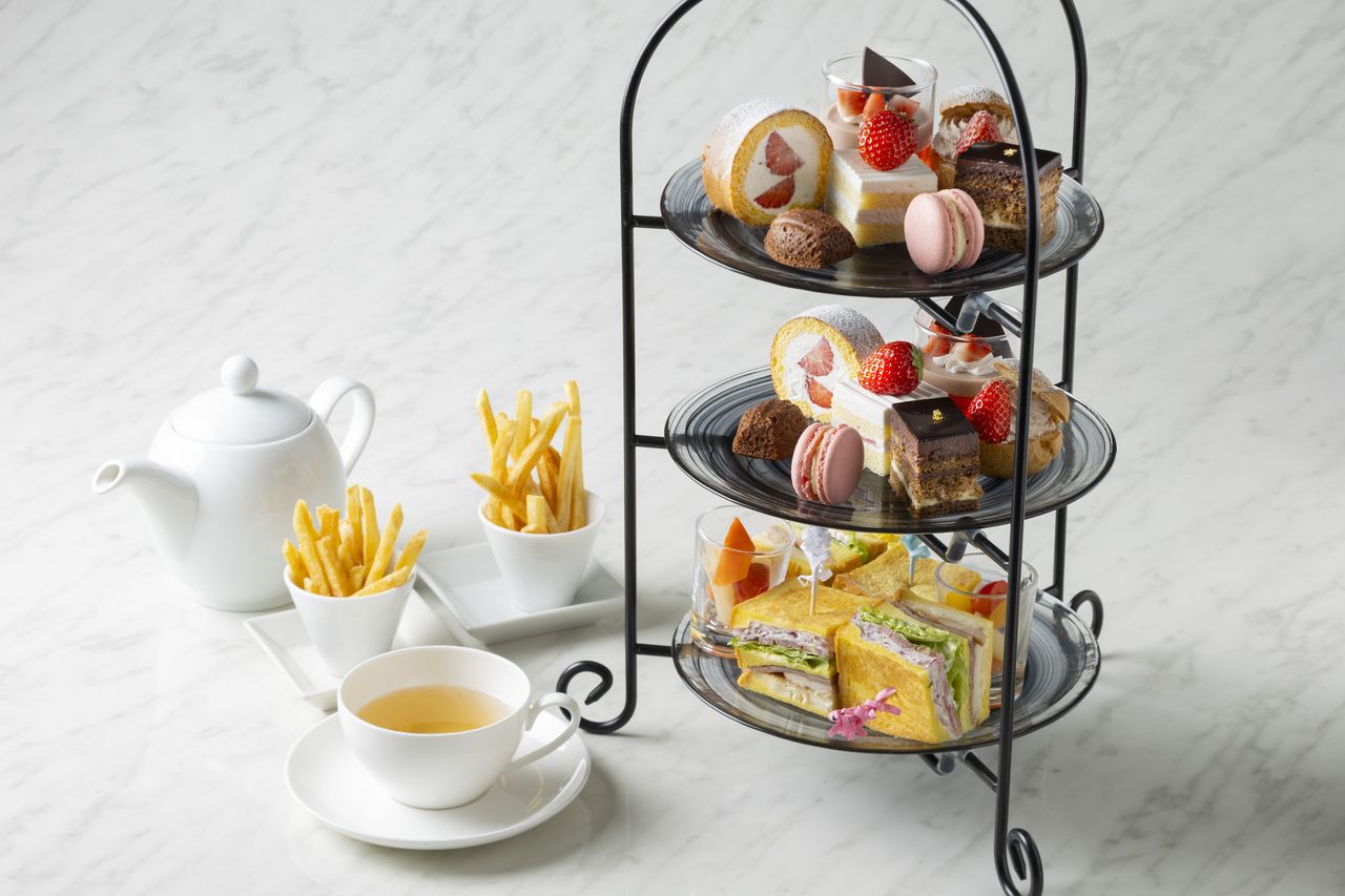 Wednesday's Sweets Day Special: "Strawberry x Chocolate Afternoon Tea Set"