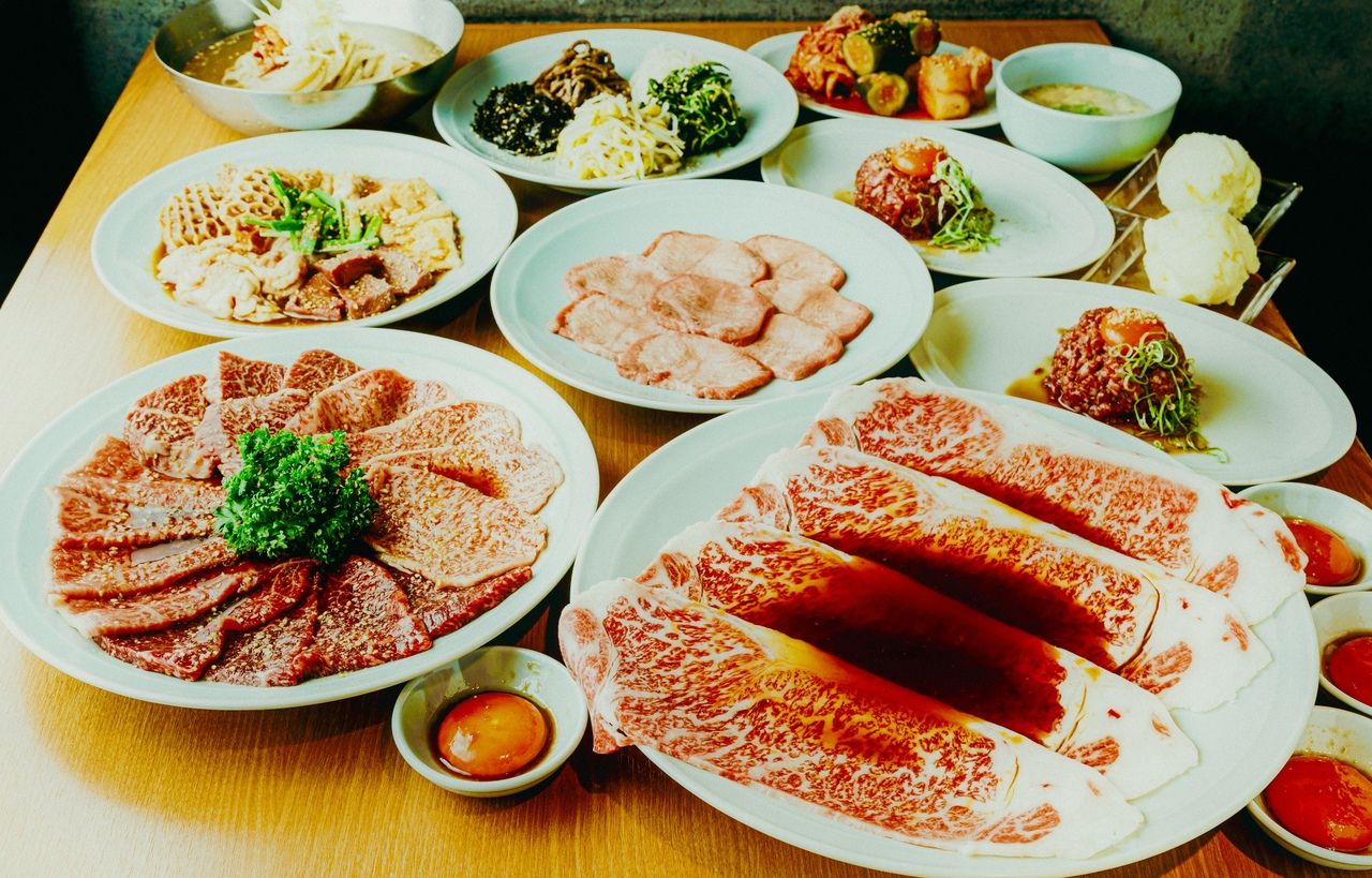 Specialty meat course with grilled sirloin steak: 7,000 yen (includes all-you-can-drink)