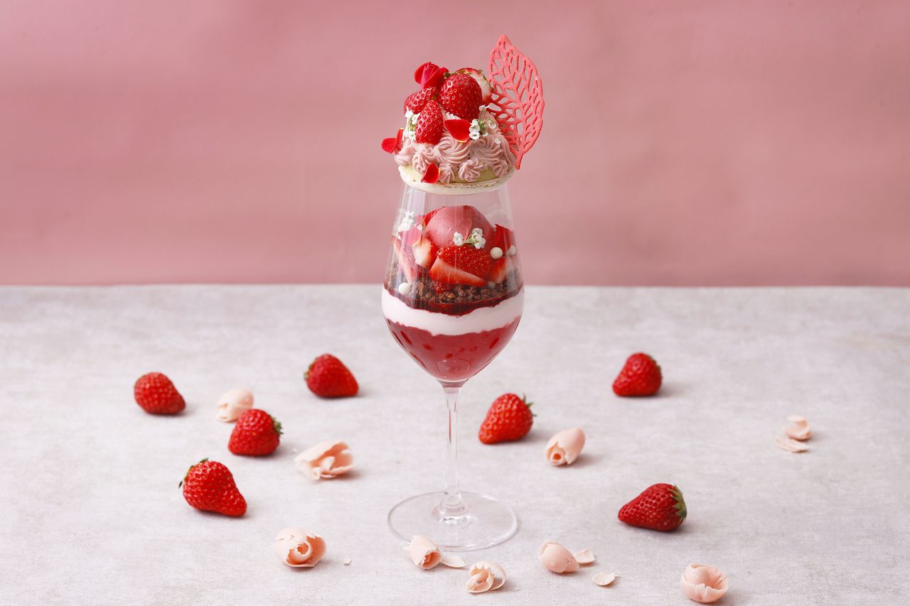 咸味小吃和 2 杯饮料