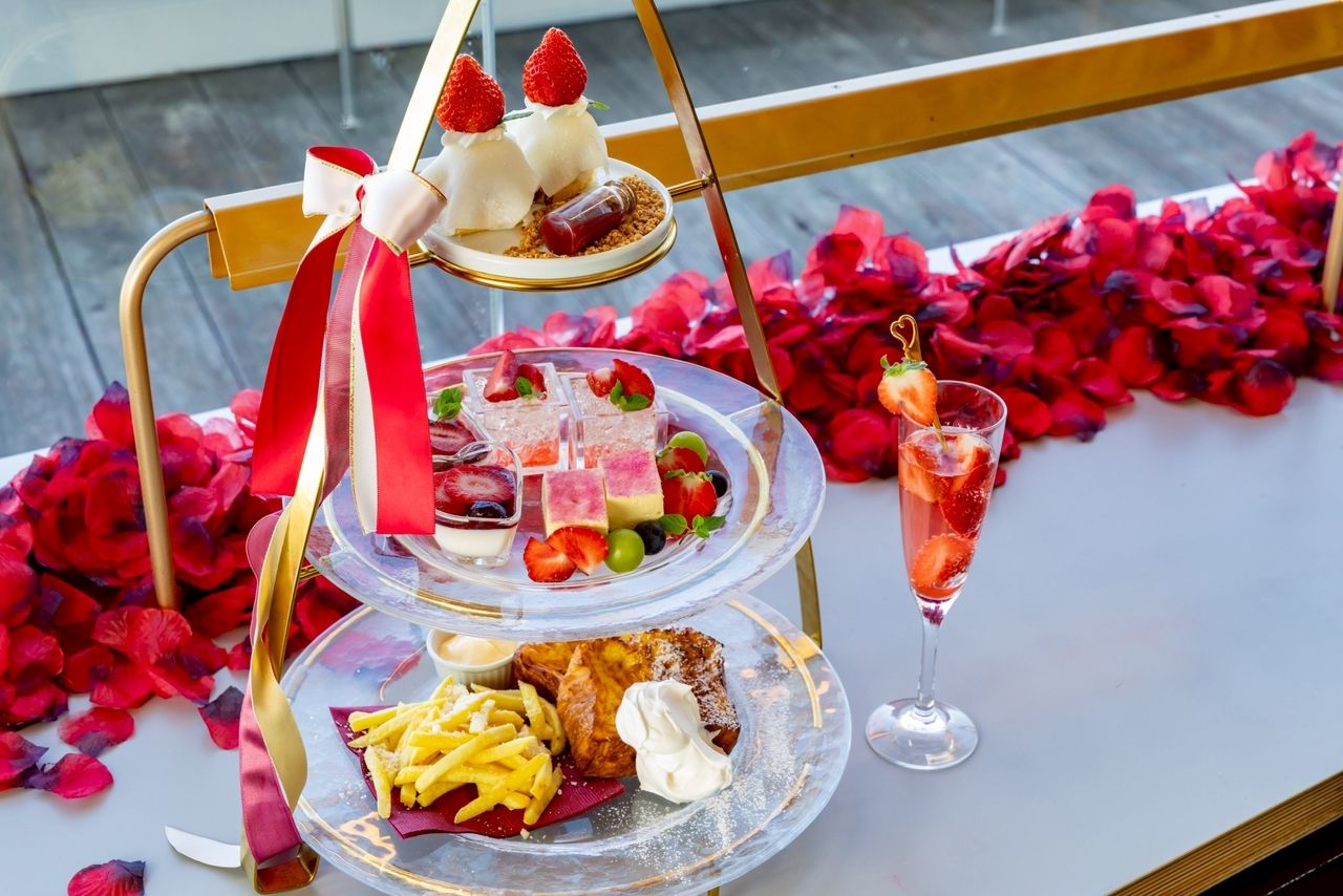 [90 minutes of free flow included] Afternoon dessert made with Amaou strawberries delivered directly from our contract farm